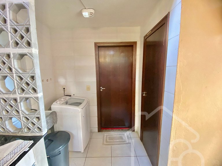 Casa com piscina em condomínio na Rasa