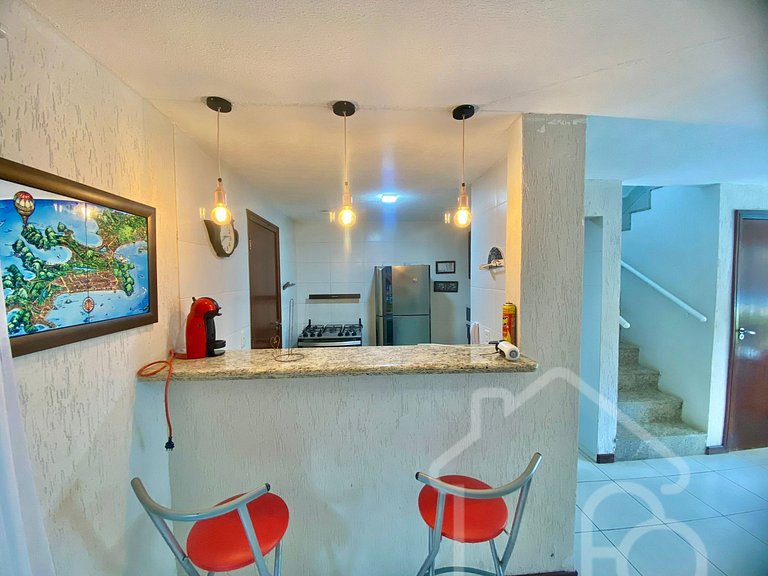 Casa com piscina em condomínio na Rasa