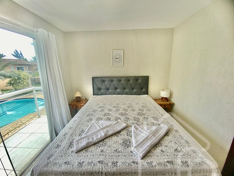 Casa com piscina em condomínio na Rasa