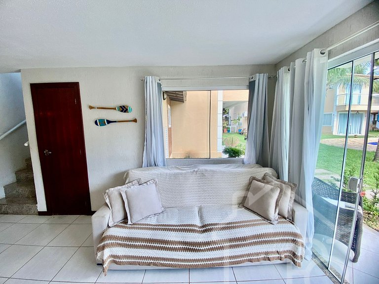 Casa com piscina em condomínio na Rasa