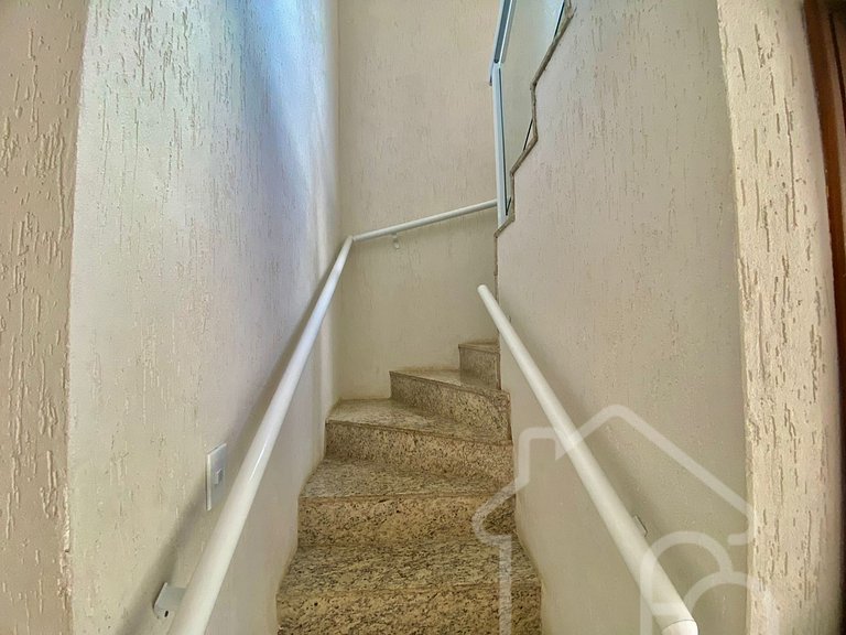 Casa com piscina em condomínio na Rasa