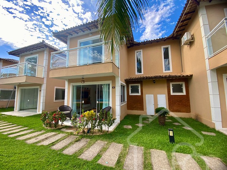 Casa com piscina em condomínio na Rasa