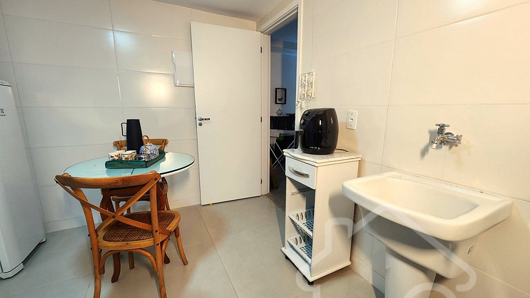 Apartamento com elevador e vaga no Cônego