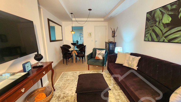 Apartamento com elevador e vaga no Cônego