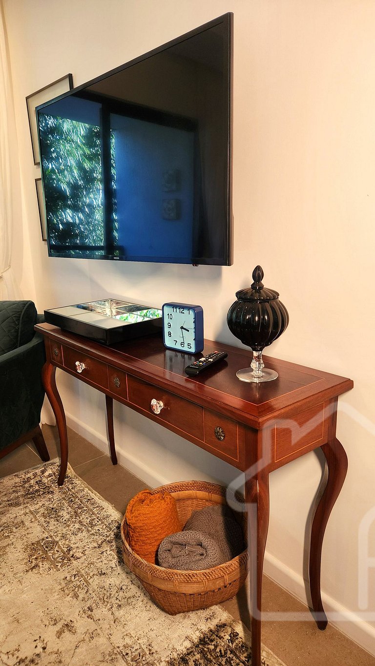 Apartamento com elevador e vaga no Cônego
