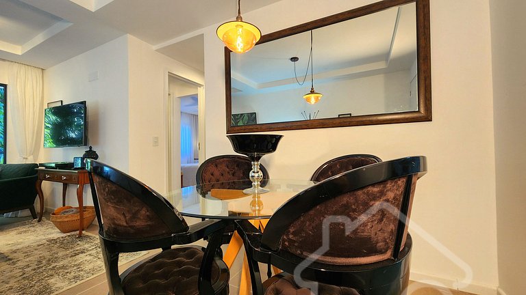 Apartamento com elevador e vaga no Cônego