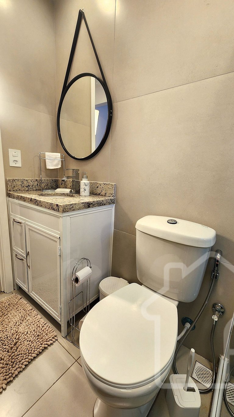 Apartamento com elevador e vaga no Cônego
