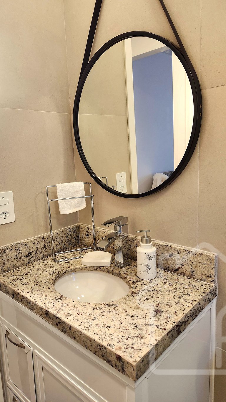 Apartamento com elevador e vaga no Cônego