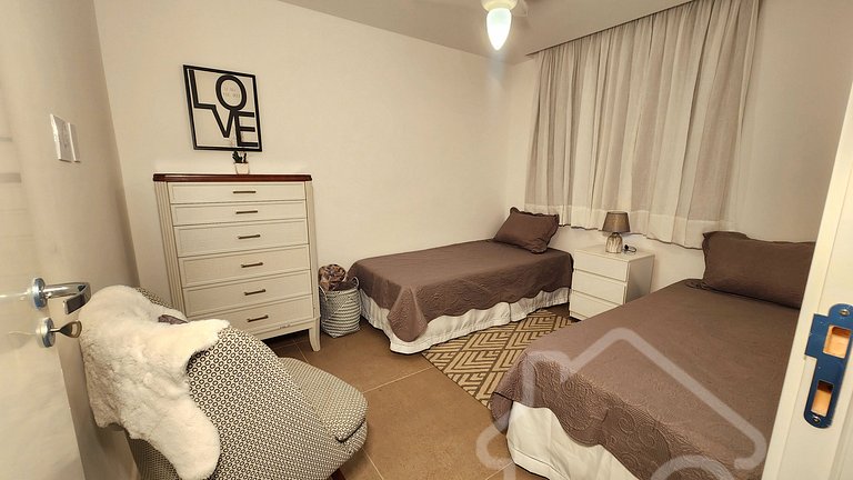 Apartamento com elevador e vaga no Cônego