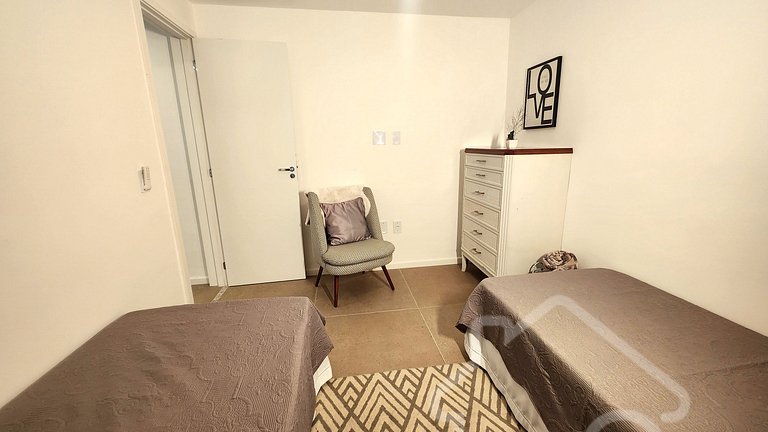 Apartamento com elevador e vaga no Cônego