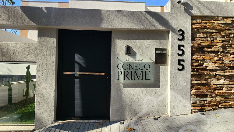 Apartamento com elevador e vaga no Cônego
