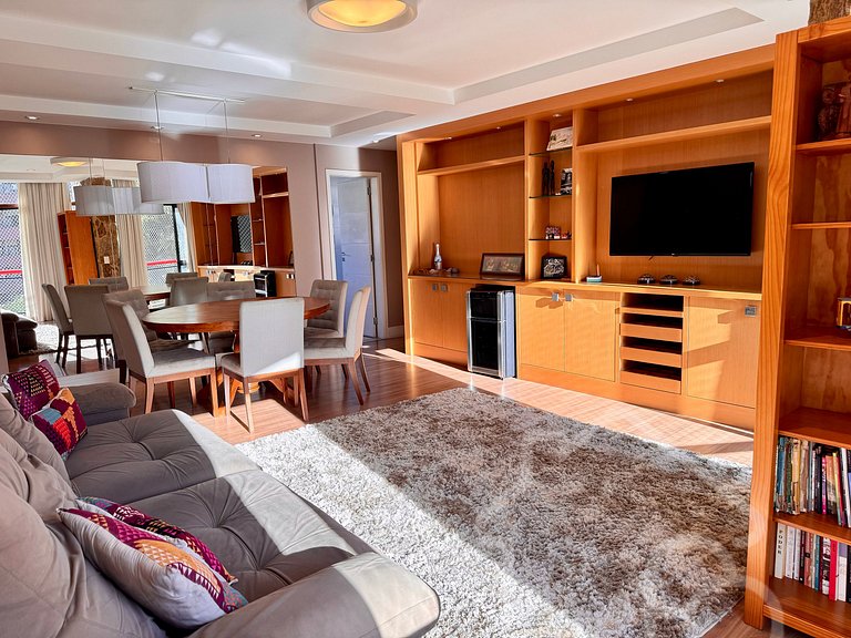Apartamento central com piscina e playground