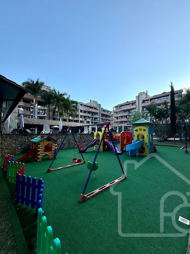 Apartamento central com piscina e playground
