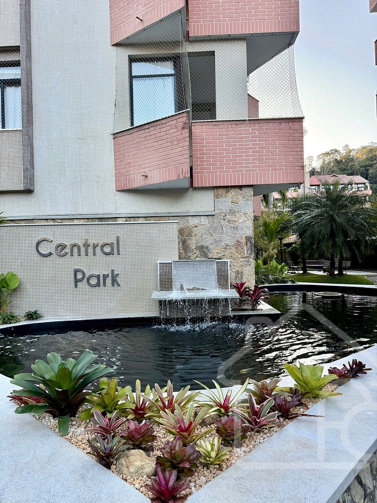 Apartamento central com piscina e playground