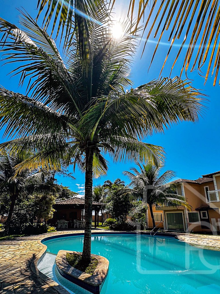 Casa com piscina em condomínio na Rasa