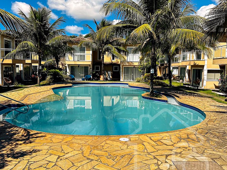 Casa com piscina em condomínio na Rasa