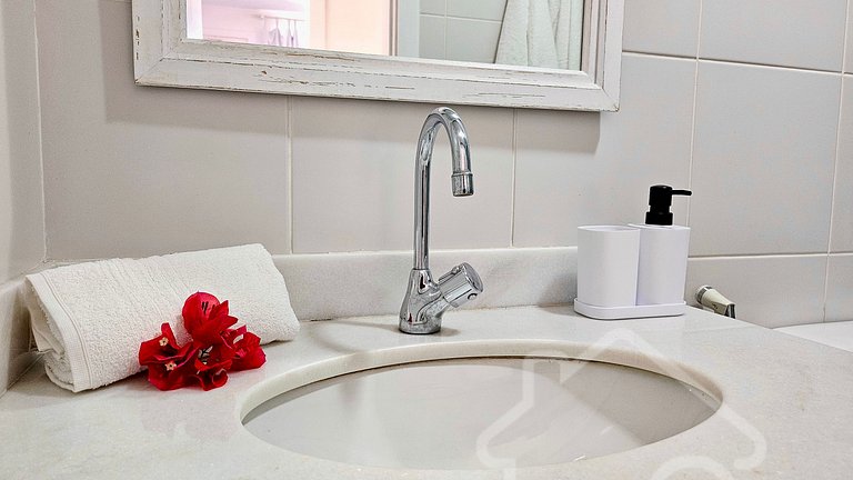 Refúgio em Búzios: Piscina, Sauna e Conforto
