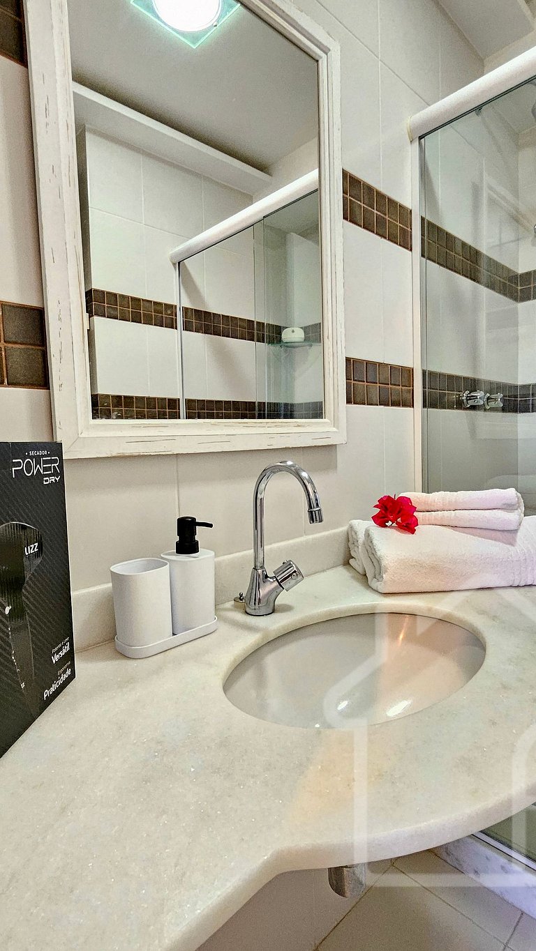 Refúgio em Búzios: Piscina, Sauna e Conforto