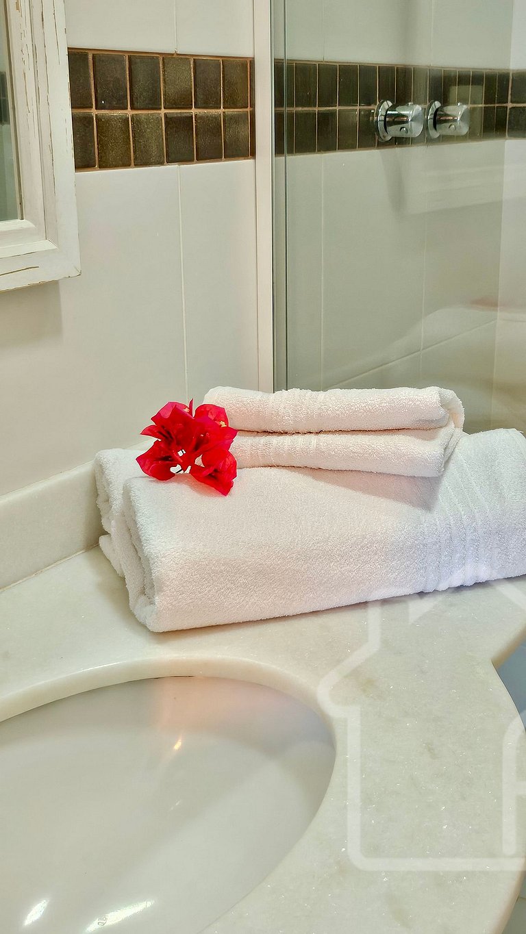 Refúgio em Búzios: Piscina, Sauna e Conforto