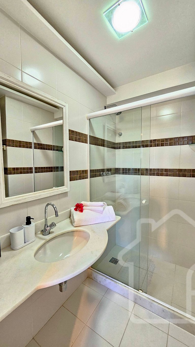 Refúgio em Búzios: Piscina, Sauna e Conforto