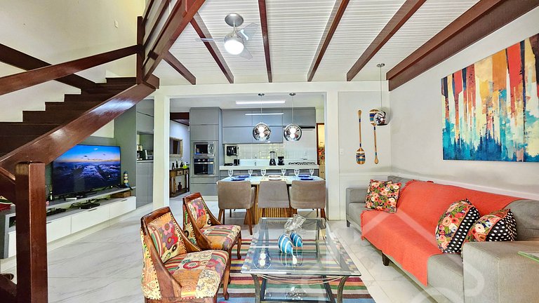 Casa moderna com piscina, quadra de tênis e sauna