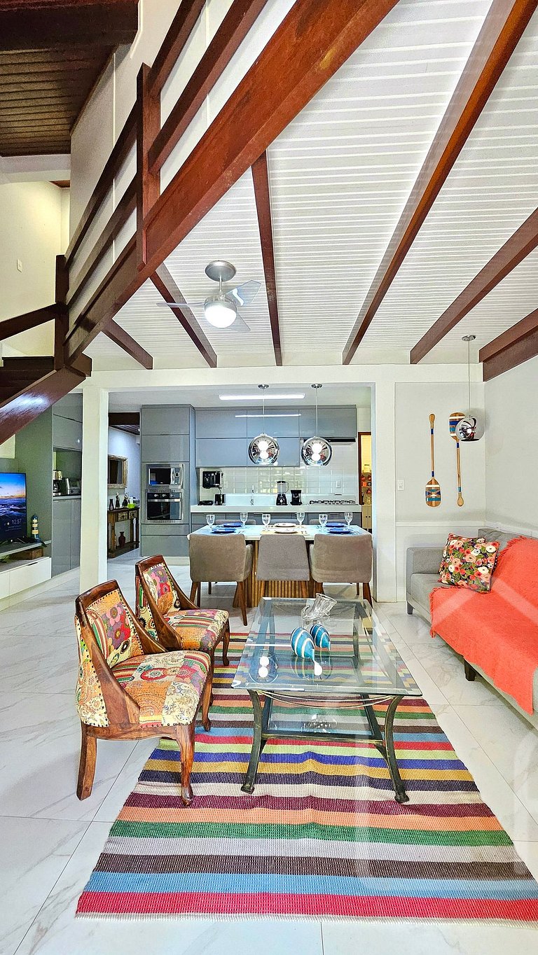 Casa moderna com piscina, quadra de tênis e sauna