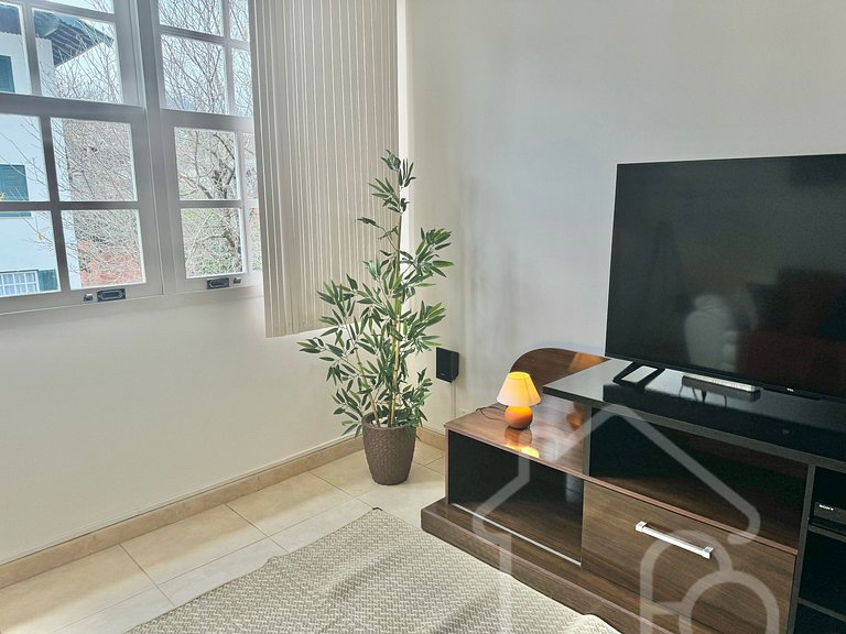 Apartamento em Olaria com piscina e playground