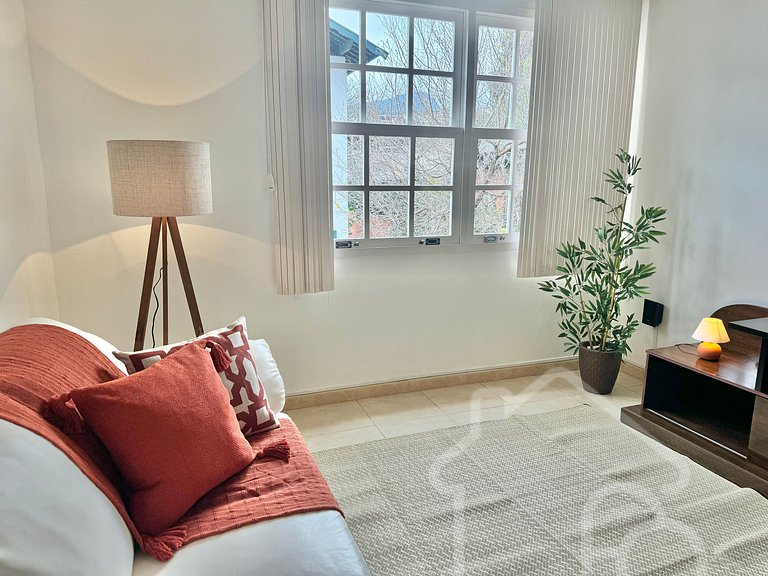 Apartamento em Olaria com piscina e playground