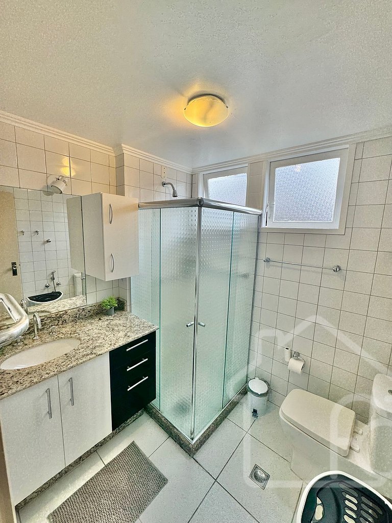 Apartamento em Olaria com piscina e playground