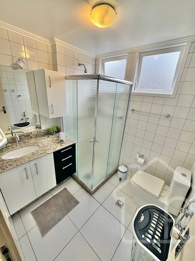 Apartamento em Olaria com piscina e playground