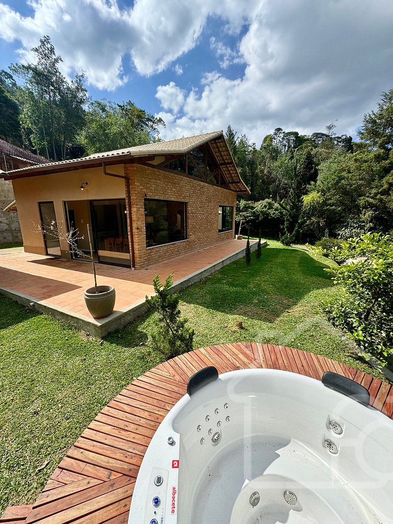 Casa com Jacuzzi e Área Gourmet em Mury