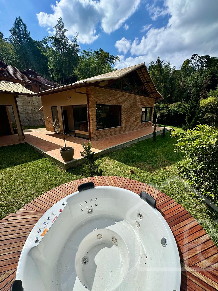Casa com Jacuzzi e Área Gourmet em Mury