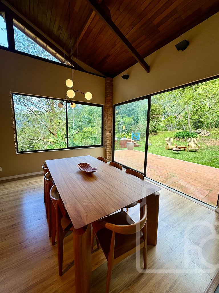 Casa com Jacuzzi e Área Gourmet em Mury