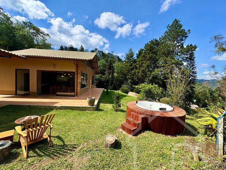 Casa com Jacuzzi e Área Gourmet em Mury