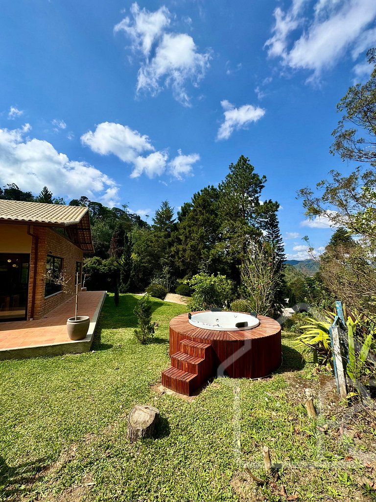 Casa com Jacuzzi e Área Gourmet em Mury