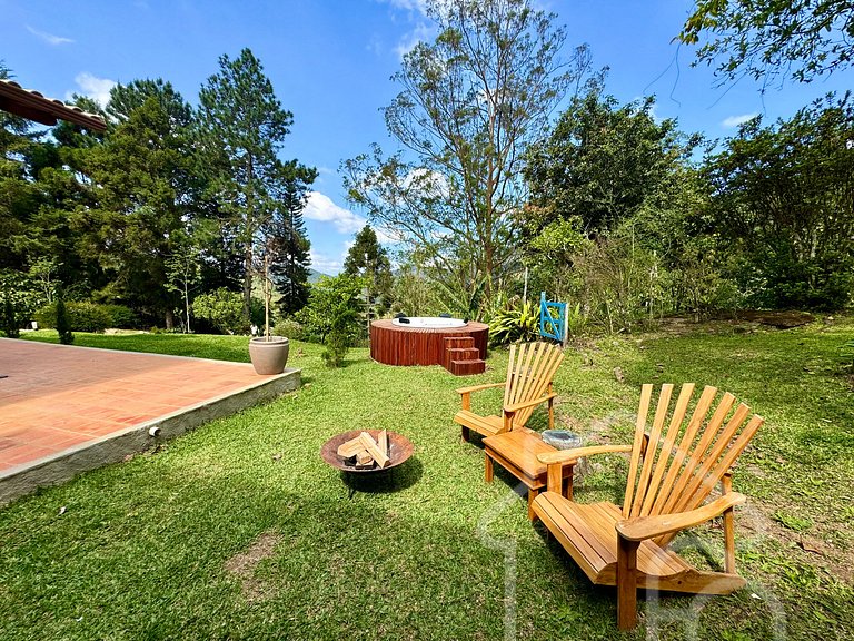 Casa com Jacuzzi e Área Gourmet em Mury