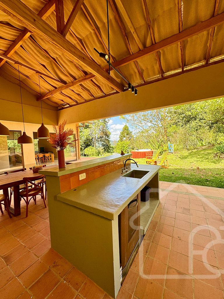 Casa com Jacuzzi e Área Gourmet em Mury