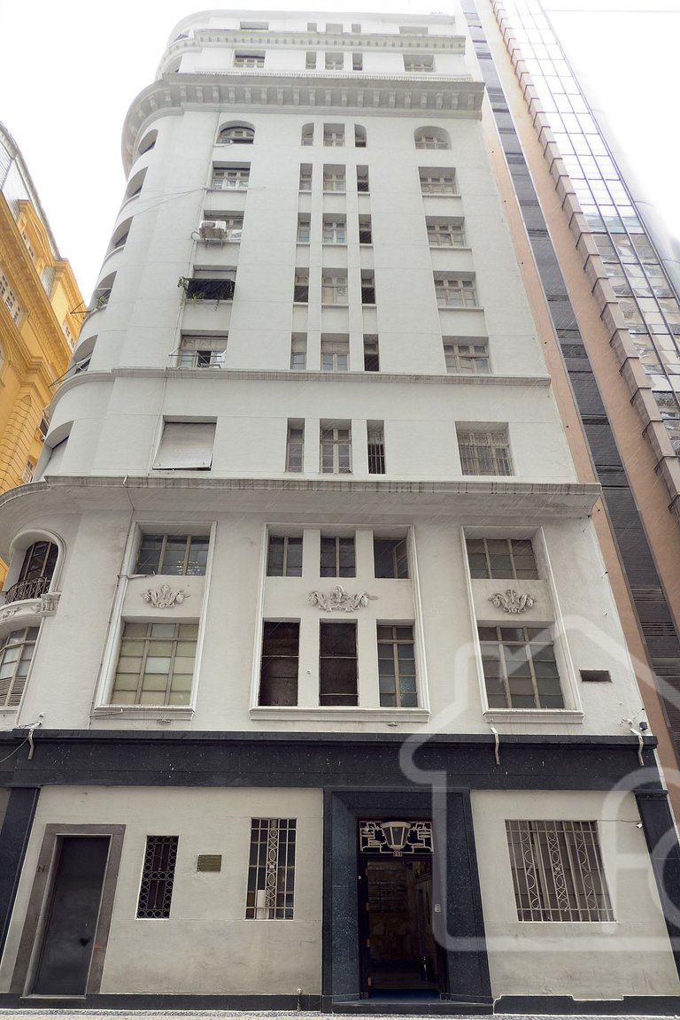 Loft design na Cinelândia • metrô ao lado + ar