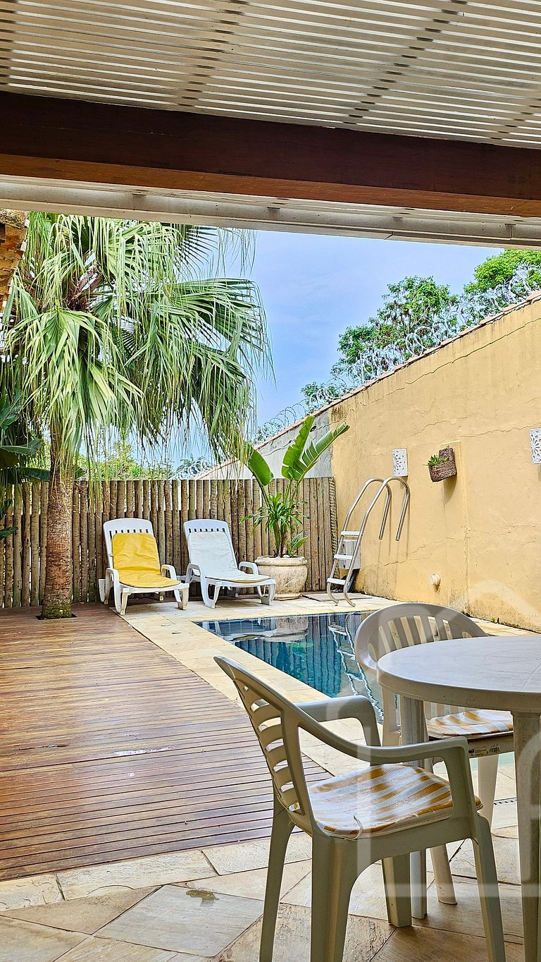 Casa na Ferradura com piscina e churrasqueira