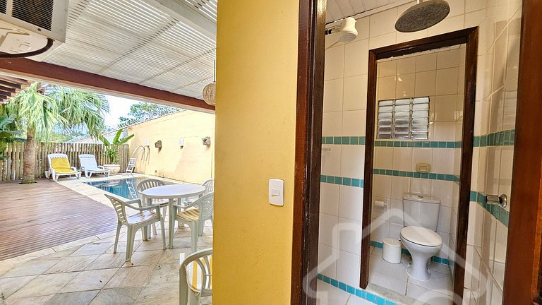 Casa na Ferradura com piscina e churrasqueira