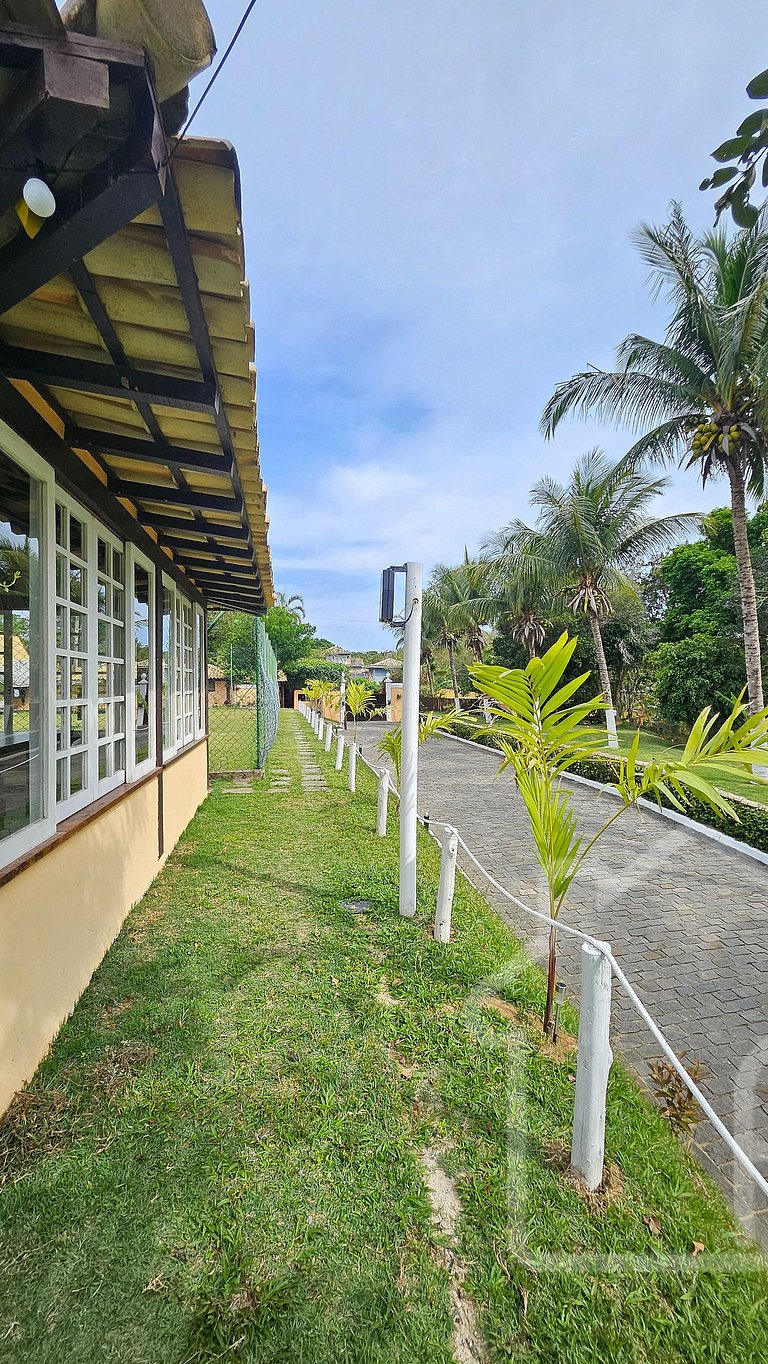Casa na Ferradura com piscina e churrasqueira