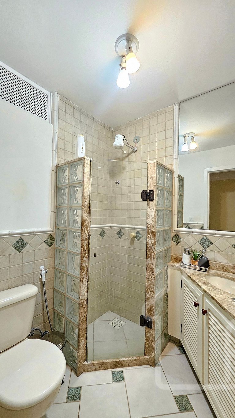 Casa na Ferradura com piscina e churrasqueira