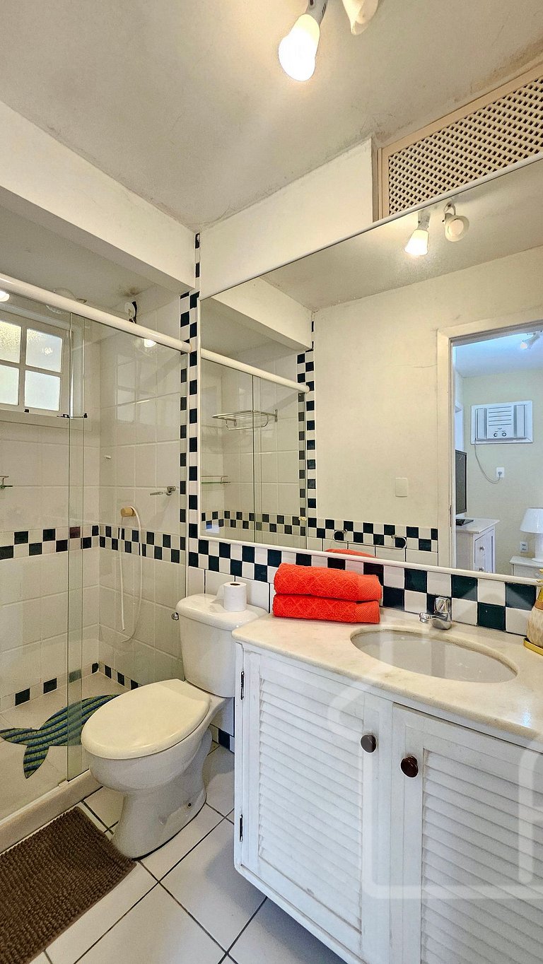 Casa na Ferradura com piscina e churrasqueira