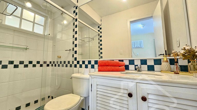 Casa na Ferradura com piscina e churrasqueira