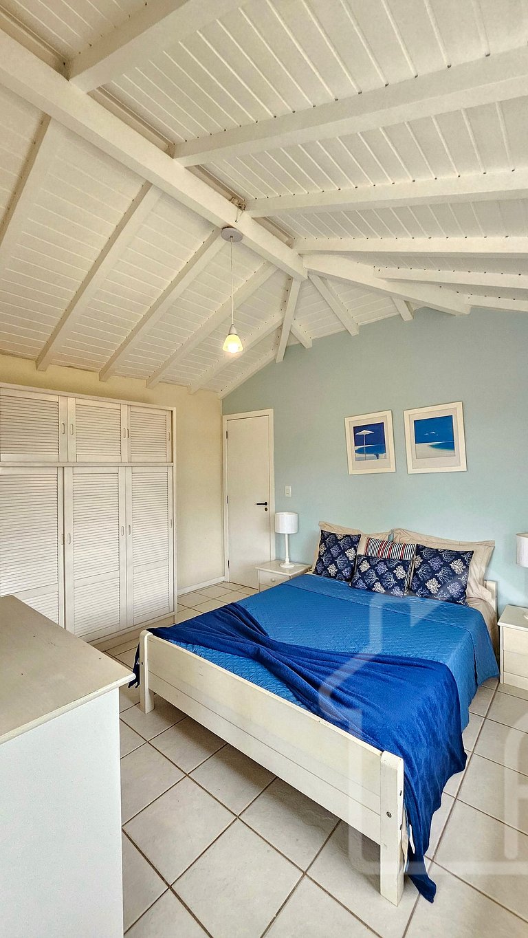 Casa na Ferradura com piscina e churrasqueira