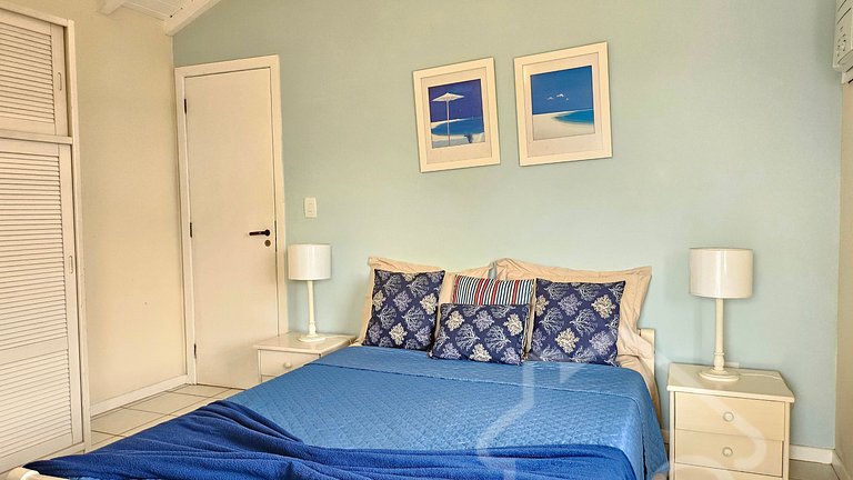 Casa na Ferradura com piscina e churrasqueira