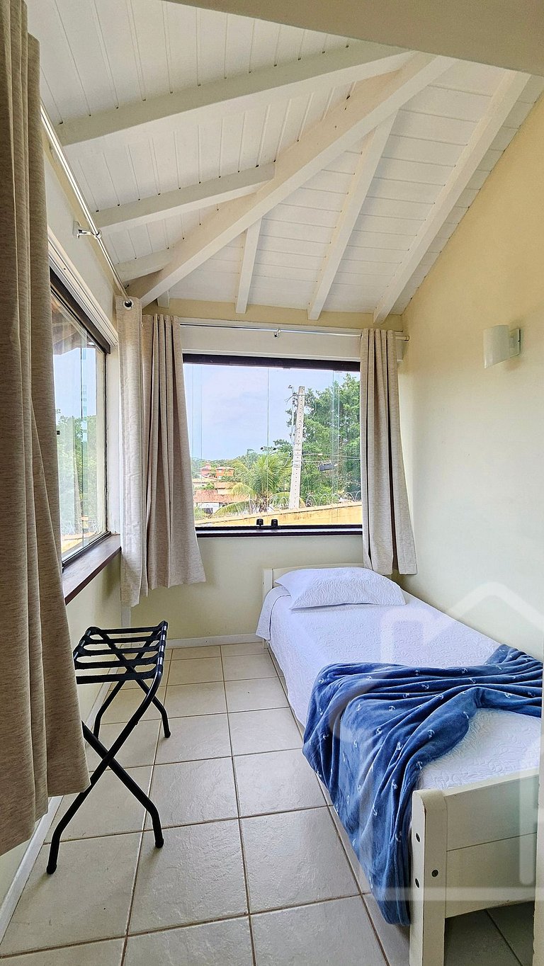 Casa na Ferradura com piscina e churrasqueira