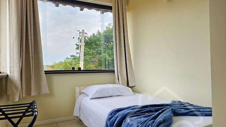 Casa na Ferradura com piscina e churrasqueira