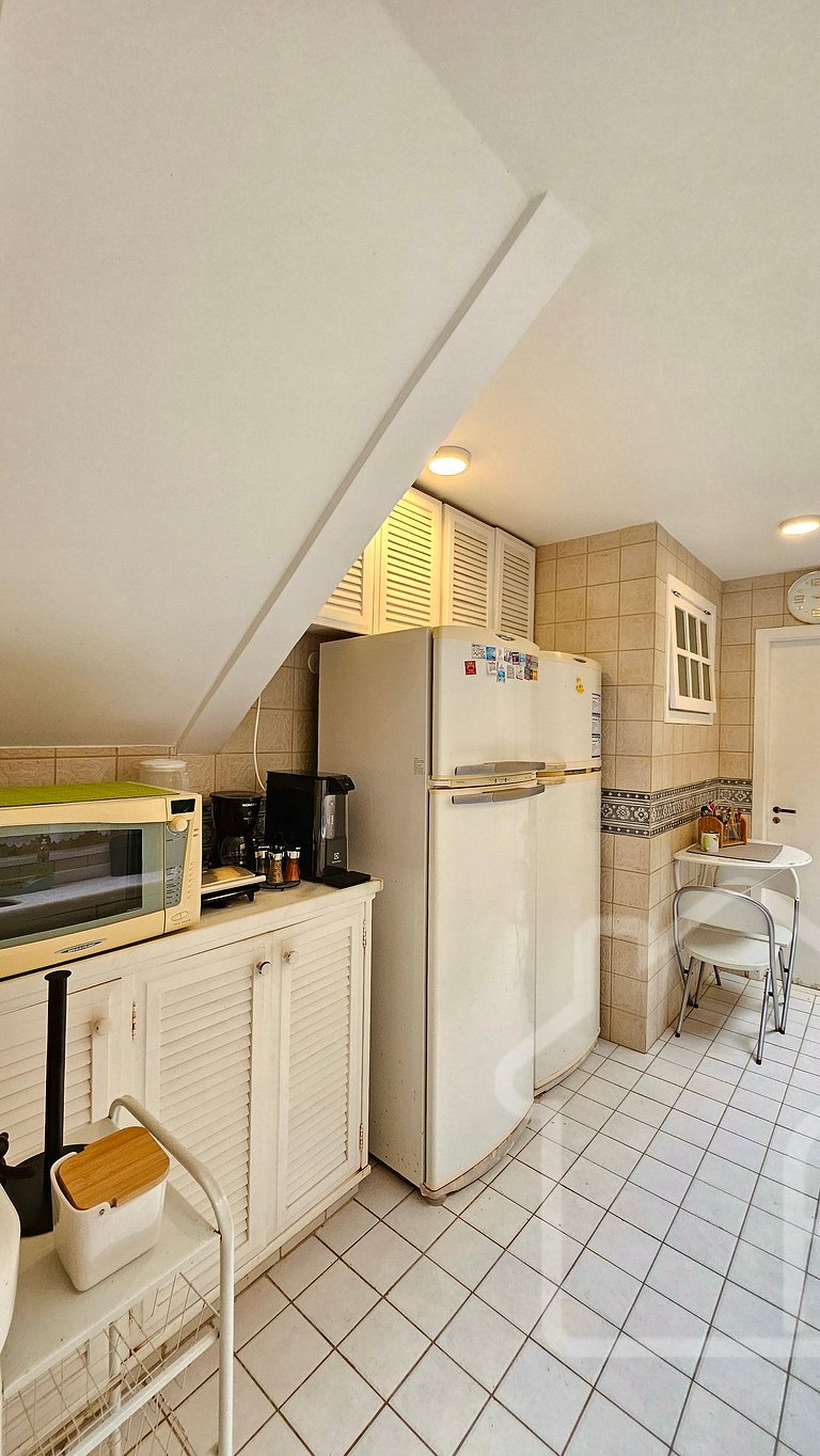 Casa na Ferradura com piscina e churrasqueira