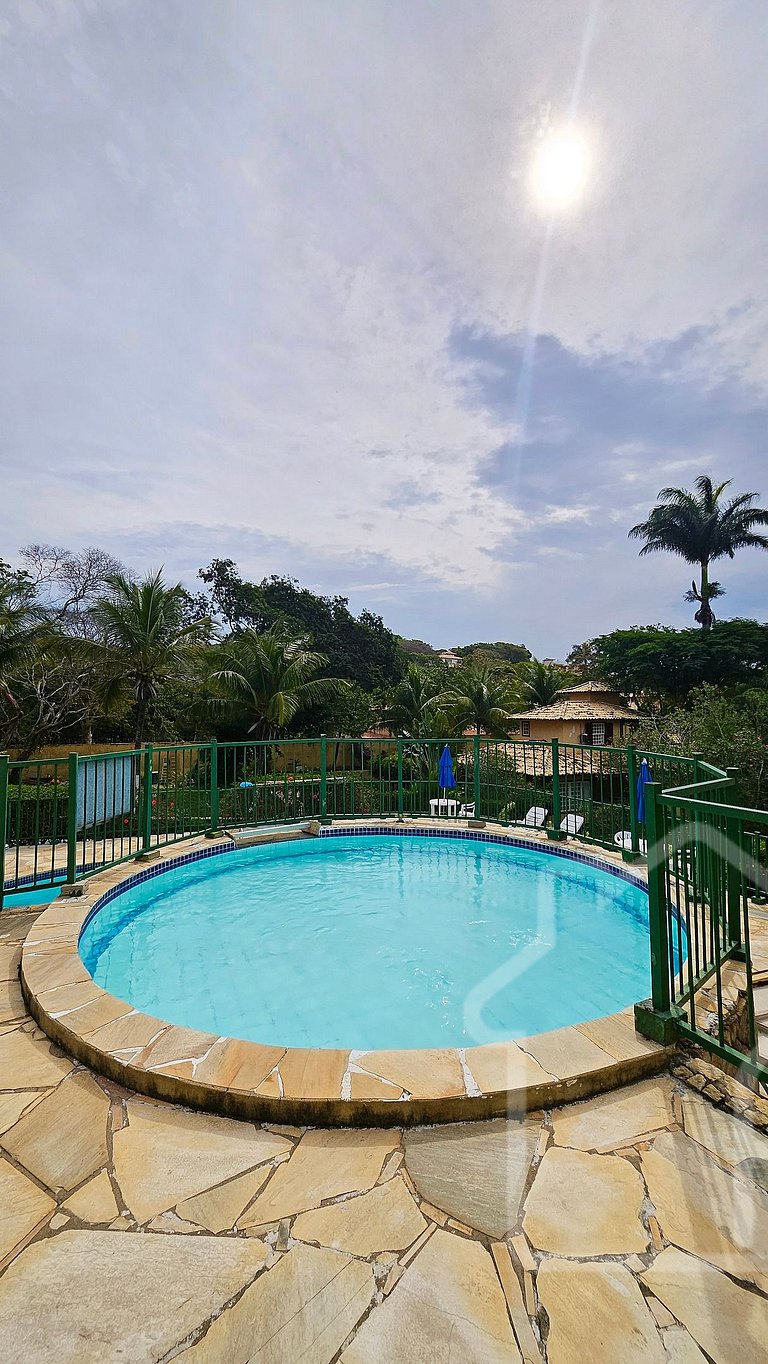 Casa na Ferradura com piscina e churrasqueira